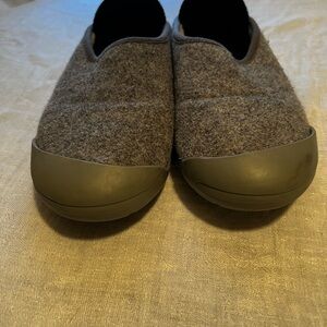 Mahabad classic indoor outdoor slipper shoes. Grey . Size 40. Us 81/2. Unisex